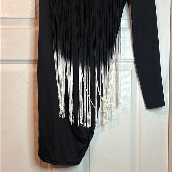 Chic Black and White Fringe Mini Dress One Sleeve Size L - Picture 2 of 5